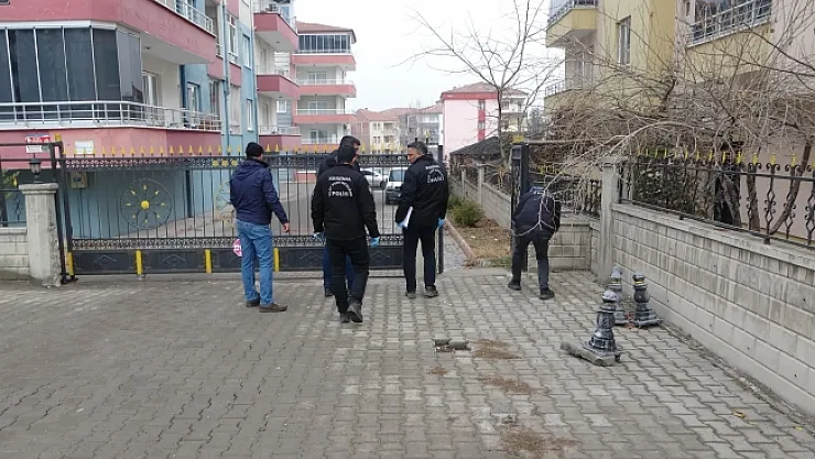 Tartıştığı kişiyi silahla başından vurdu