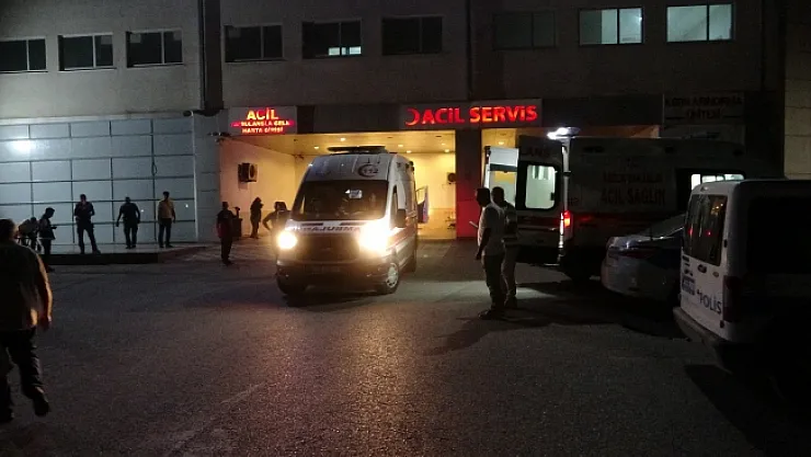 Yolda yürüyen husumetlisini silahla yaraladı