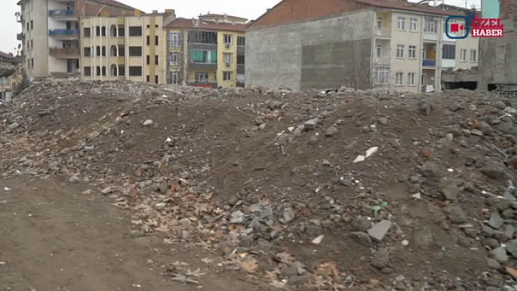 Binaları yıktılar, enkazı yerinde bırakıp gittiler!