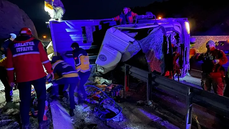 Malatya'da TIR şarampole devrildi: 2 ölü, 1 yaralı