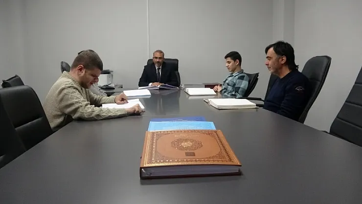 4 görme engellinin parmakları gözleri oldu...