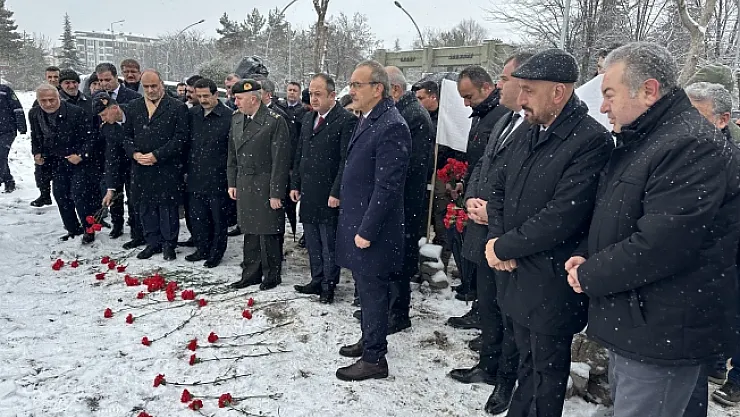 78 kişinin can verdiği Hakimbey Apartmanı önünde anma...