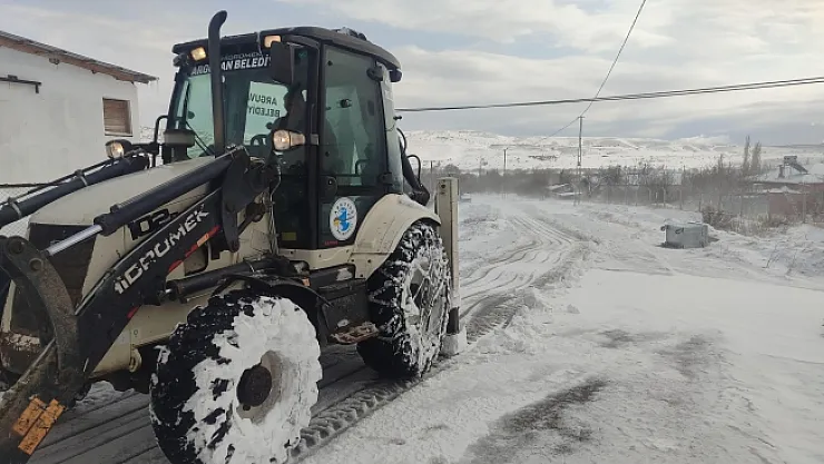 Arguvan'da karla mücadele devam ediyor