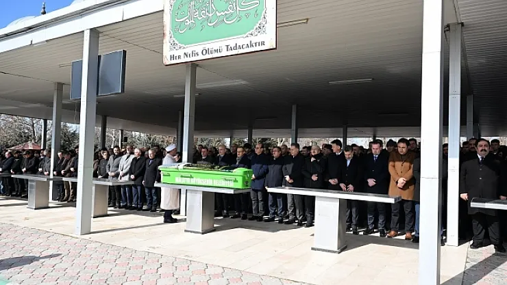 Başkan Geçit'in annesi son yolculuğuna uğurlandı