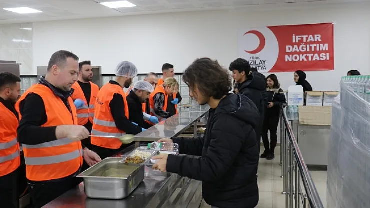 MAGİNDER'den öğrencilere ve hasta yakınlarına iftar yemeği