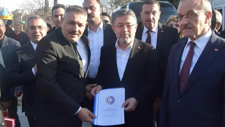 Başkan Sadıkoğlu dosya sundu