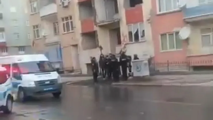 Malatya'da ağır hasarlı binada ölüm!