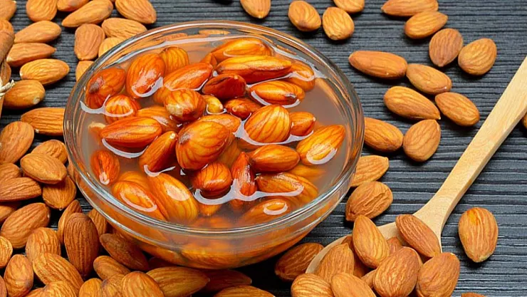 30 Gün Boyunca Günde 5 Islatılmış Badem Yerseniz Vücudunuzda Neler Olur?