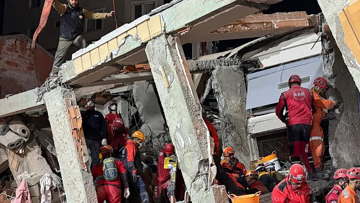 Bir Aile Enkazda Yok Oldu! Bilirkişi Heyeti Sahada!