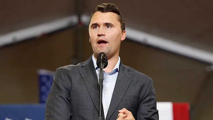 ABD'de Şok Saldırı: Sağcı Aktivist Charlie Kirk Silahlı Saldırıda Yaralandı