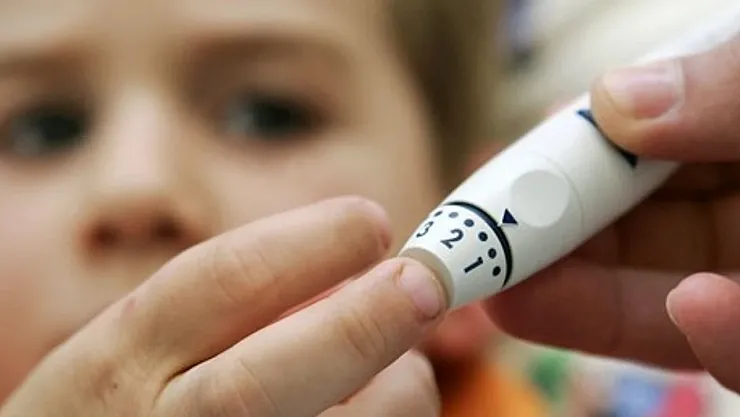 Aileler İçin Uyarı: Çocuklarda Tip 1 ve Tip 2 Diyabet Vakaları Hızla Artıyor