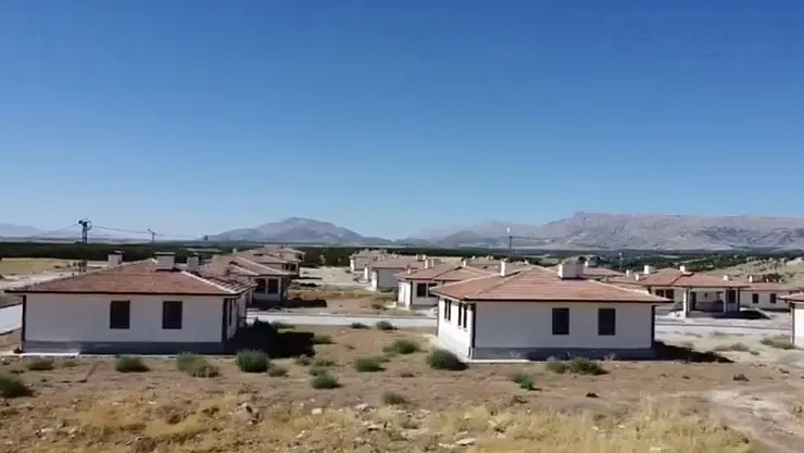 Akçadağ'da 22 Kırsal Konut Hak Sahiplerine Teslim Edildi