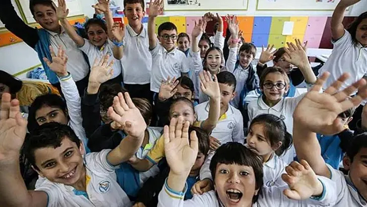 Ara Tatil Sona Eriyor: Milyonlarca Öğrenci Yarın Yeniden Okula Dönüyor