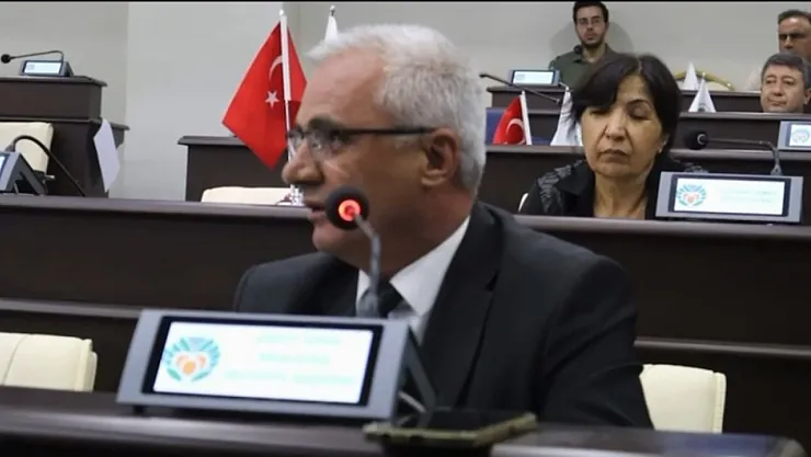 'Asfalt İçin Araçlarımızın Üstüne Büyükşehir Yazmaya Bile Razıyız'