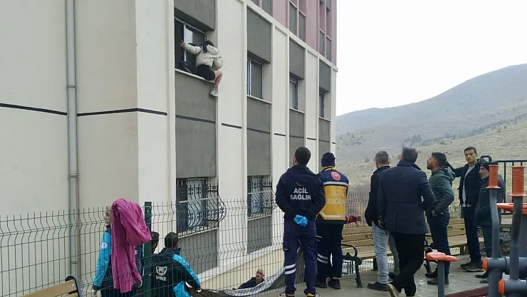 Bahçebaşı TOKİ'de Genç Kadın Camdan Atladı