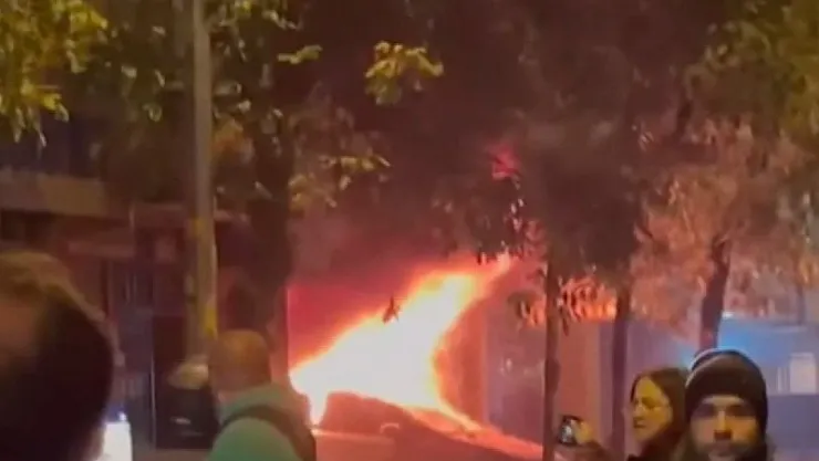 Bahçelievler'de Oto Tamirhanesinde Korkutan Yangın: Patlama Sonrası Mahalle Ayağa Kalktı