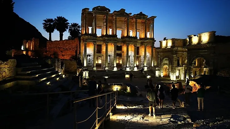 Bakan Ersoy Roma'da Açıkladı: 'Gece Müzeciliği' Şehir Ekonomilerini Canlandırdı