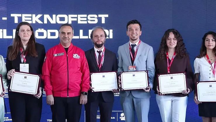 Bakan Kacır, TEKNOFEST 2025'te TÜBA Doktora Bilim Ödülleri Törenine Katıldı
