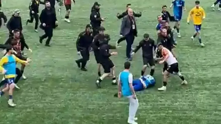 BAL'da Skandal Gece: Artvin Murgul'daki Maç 24 Kırmızı Kartla Tarihe Geçti! Sahada Kavga, Tribünde Gerginlik