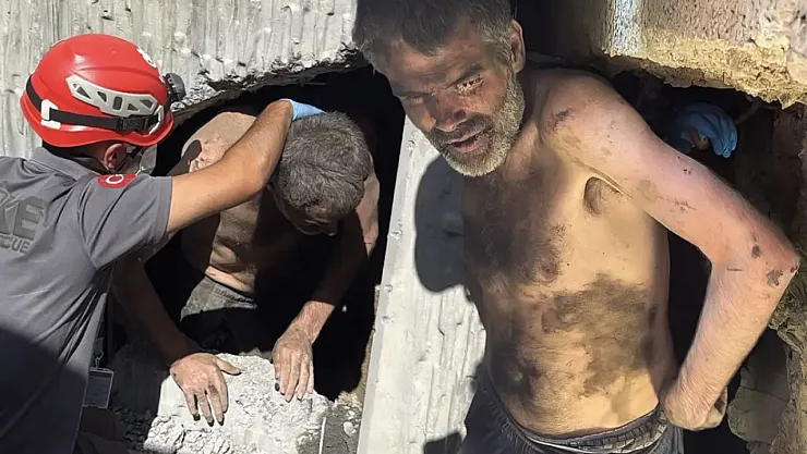 Beyoğlu'nda Gizemli Kurtarma Operasyonu: 15 Metrelik Duvar Arasında Mahsur Kalan Kişi Portekizli Çıktı