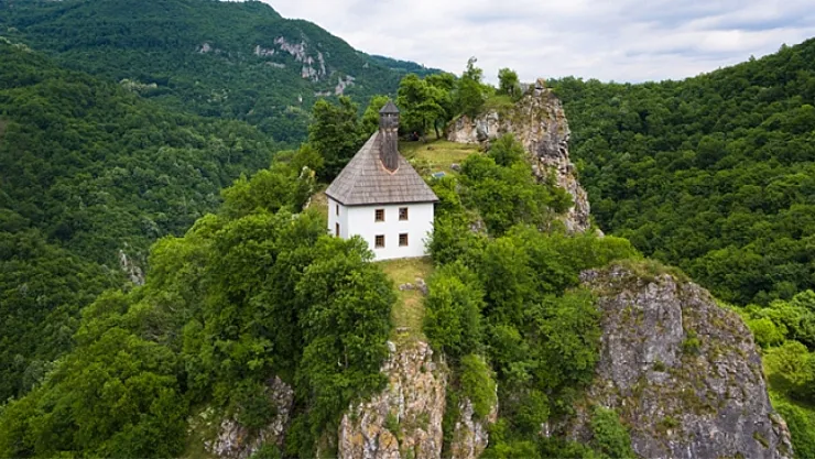 Bosna Hersek'in Zirvesindeki Miras: 5 Asırlık Kuşlat Camii