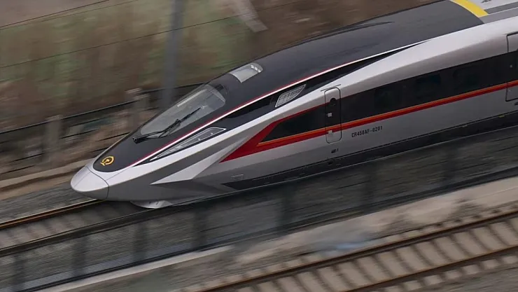 Çin'in CR450 hızlı treni testlerde 453 km/s hıza ulaştı