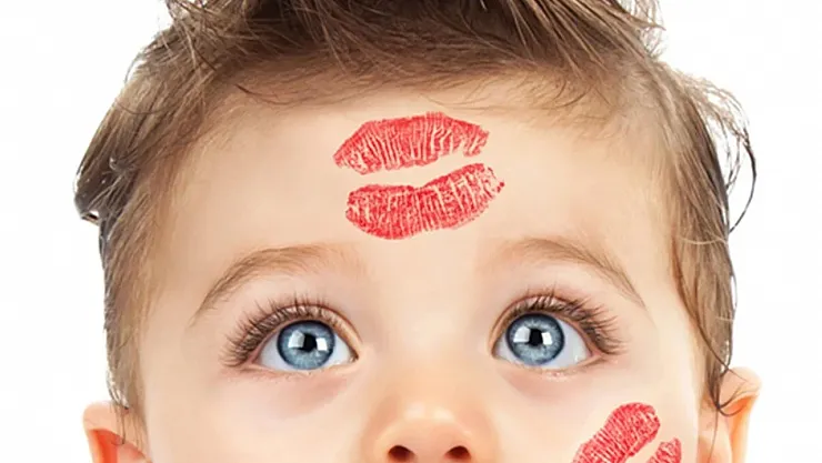 Çocuklarda Öpücük Hastalığına Dikkat: Uzmanlar Uyarıyor, Belirtiler Haftalarca Sürebiliyor