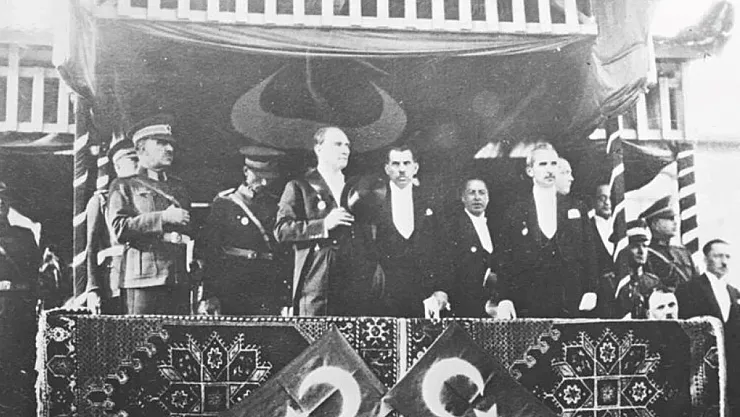 Cumhuriyet'in İlanı: Bir Milletin Küllerinden Doğuşu