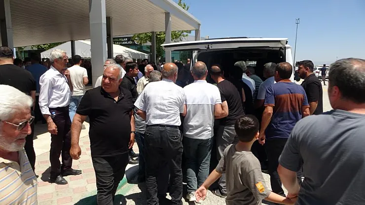 Denizde boğulan Malatyalı aile toprağa verildi