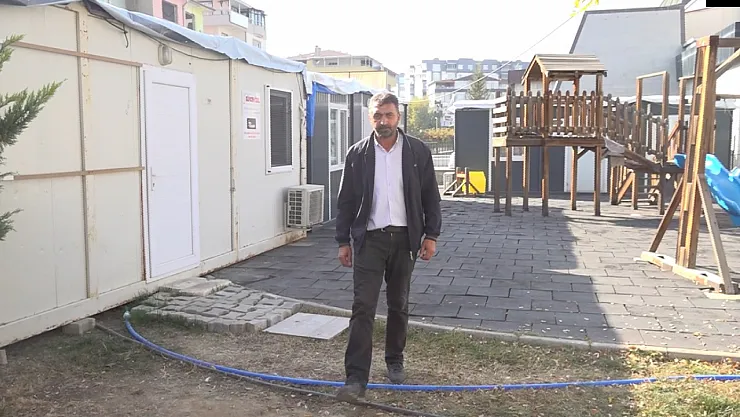 Depremzede Baba Üç Yıldır Tek Başına Mücadele Ediyor