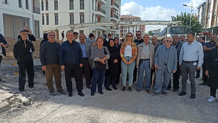 Depremzedeler Bir Kez Daha Toplandı Ve Adalet Talep Etti