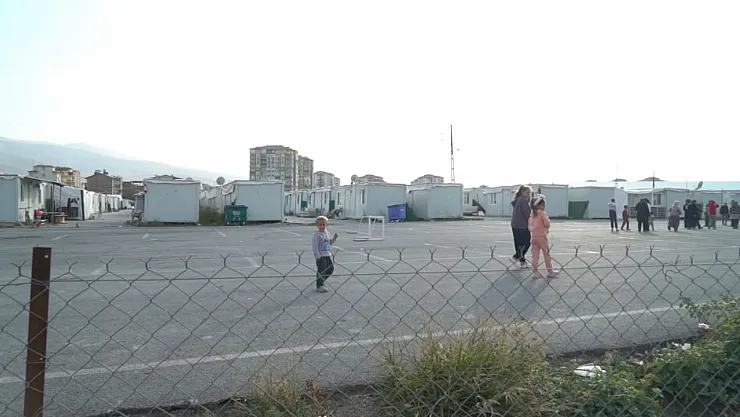 Depremzedeler Konteynerları Boşaltmak İçin Ek Süre İstiyor!