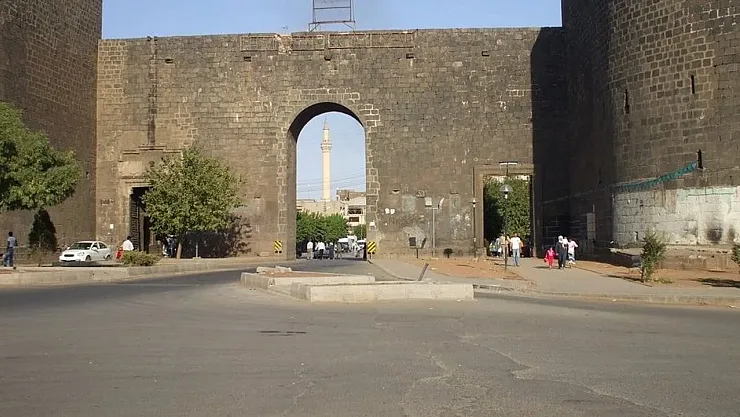 Diyarbakır'ın Tarihi Simgesi Urfa Kapı 14 Yıldır Kapalı: Restorasyon Ne Zaman Tamamlanacak?
