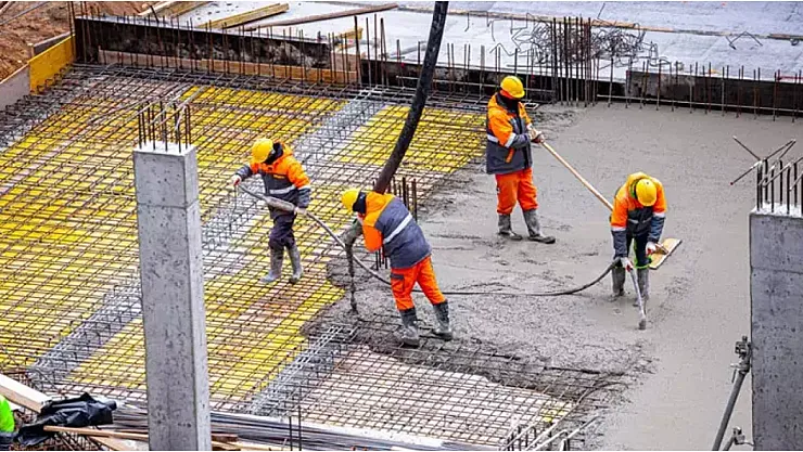 Doğanşehir'de Beton Kalıp Çöktü: 1'i Ağır 2 Yaralı