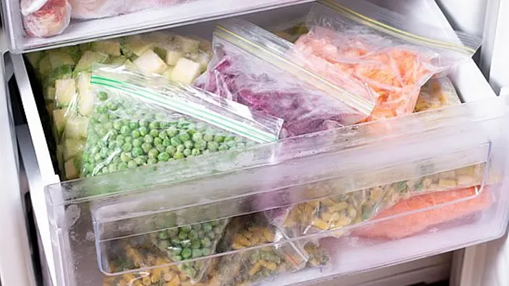 Dondurucudan Çıkardığınız Bu Gıdaları Hemen Pişirmeyin! Uzmanlardan Kritik Uyarılar