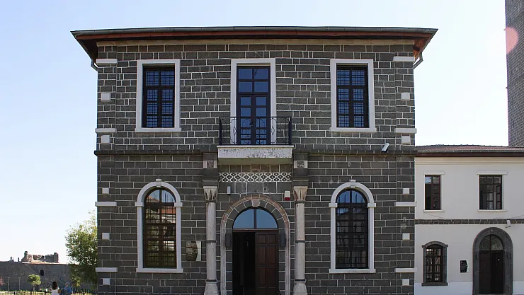 Dünyada Eşi Olmayan Yapı: Diyarbakır'daki Atatürk Müzesi Obsidiyen Taşlarıyla Parlıyor