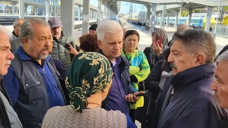 Edirne'den Kalkan Tren 4 Gündür Bulgaristan'da Mahsur: Yolcular Yardım Bekliyor