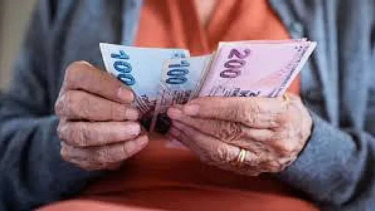 Ekim Ayı Yaşlı ve Engelli Aylıkları Hesaplara Yatırıldı