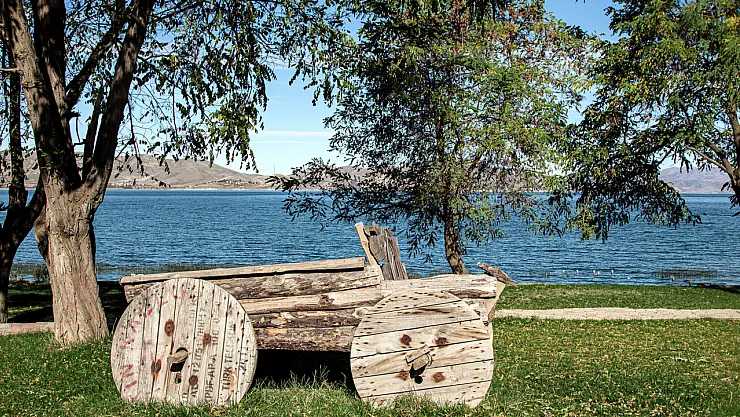 Elazığ'da Tatilcileri Vuran Tuzak: Hazar Gölü'ndeki Bungalov Otel Dolandırıcılığıyla Gündemde