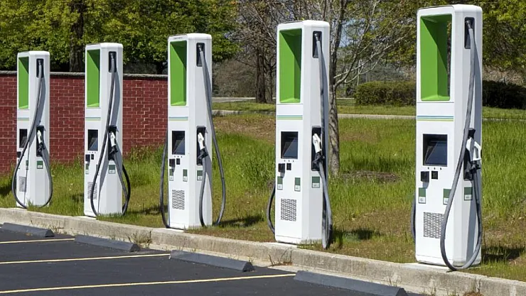 Elektrikli Araç Şarj İstasyonlarında Bakır Kablo Krizi Büyüyor