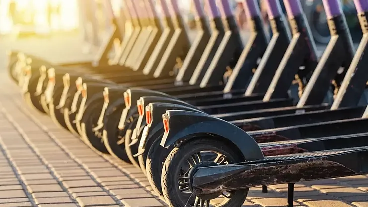 Elektrikli Scooter Kuralları Yenilendi: Coğrafi Çit, Yerli Üretim Şartı ve Yeni Denetimler!