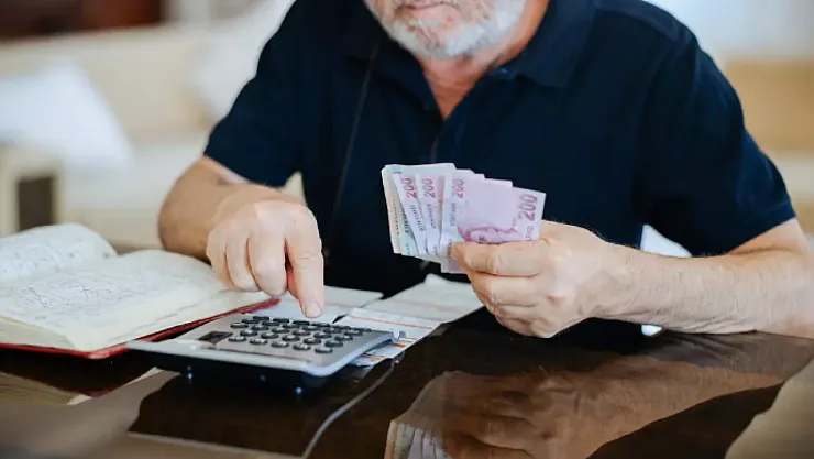 Emekliye Nakitin Yanında Kart ve Kredi Avantajı