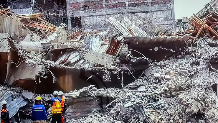 Endonezya'da Yatılı Okul Faciası: Can Kaybı 37'ye Yükseldi