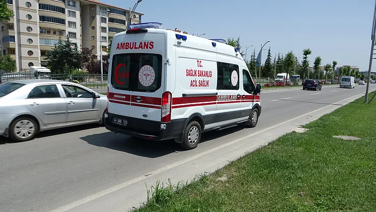 Eşi ile tartışan kadın seyir halindeki araçtan atladı