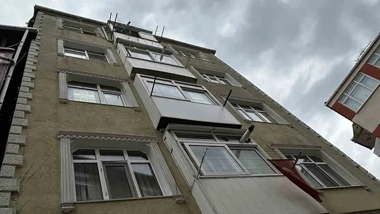 Fatih'te Dehşet! 5. Kattan Düşen Kadın Hayatını Kaybetti