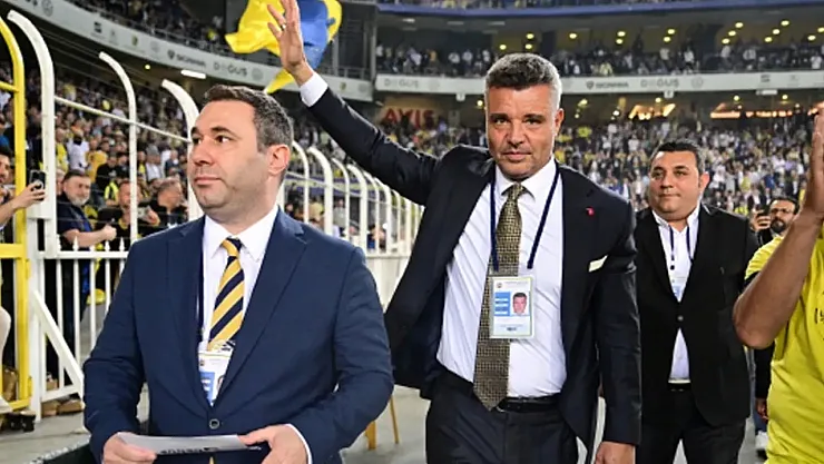 Fenerbahçe'de Seçim Heyecanı: Sadettin Saran 500 İmzayı Teslim Ederek Resmen Aday Oldu