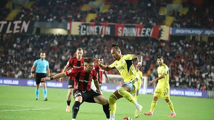 Fenerbahçe'den Derbi Öncesi Göz Dolduran Zafer: Gaziantep FK'yı 4-0 Mağlup Etti