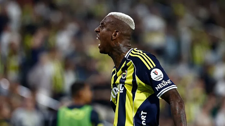 Fenerbahçe, Kocaelispor'u 3-1 Mağlup Ederek Sezonun İlk Galibiyetini Aldı