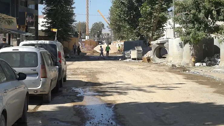 Fuzuli Caddesi'nde Yol Kapatılınca Esnaf Mağdur Oldu!
