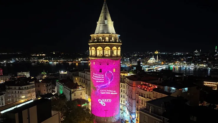 Galata Kulesi Pembe Işıklarla Aydınlatıldı
